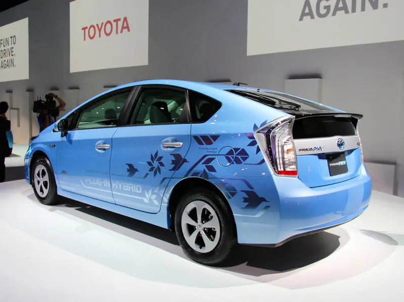Концерн Toyota готов начать продажи гибридной модификации Prius, способной подзаряжаться от бытовой электросети. 