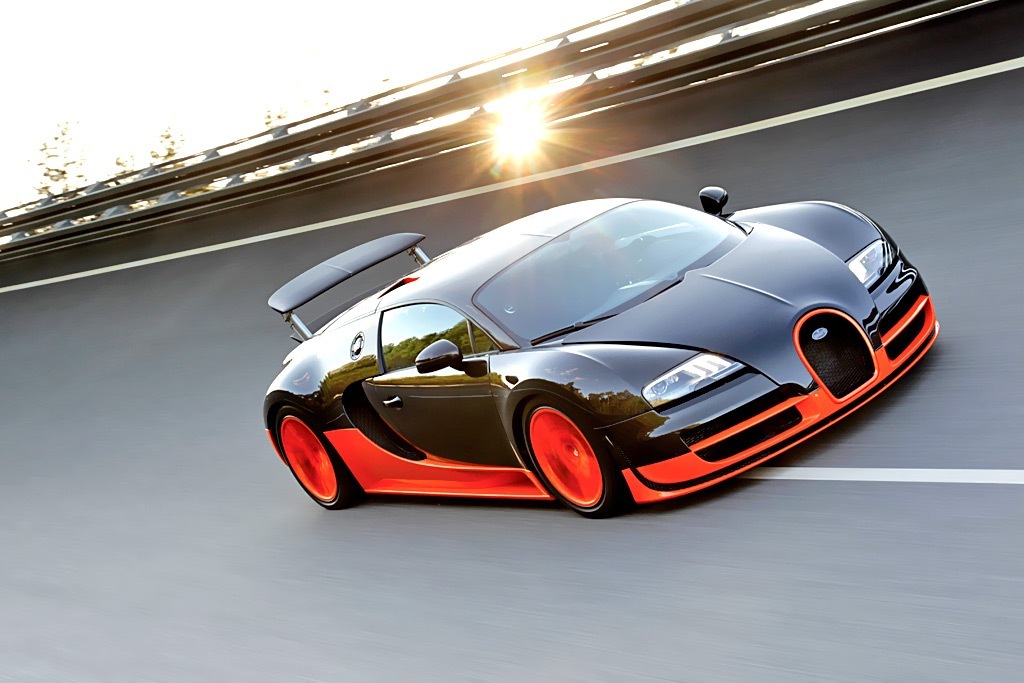 Bugatti официально представил новый Veyron Super Sport. Под его ультра лёгкой обшивкой из углеволокна дышит модифицированный 1200-сильный агрегат с максимальным крутящим моментом в 1 500 Нм, который позволяет развивать максимальную скорость аж до 415 км/ч