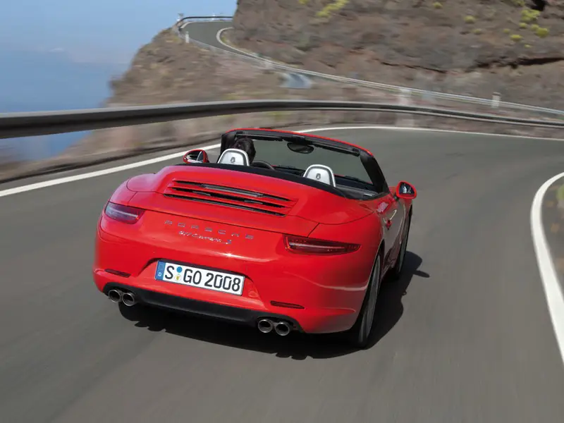 Официальная премьера открытой модификации Porsche 911 состоялась на автосалоне в Детройте