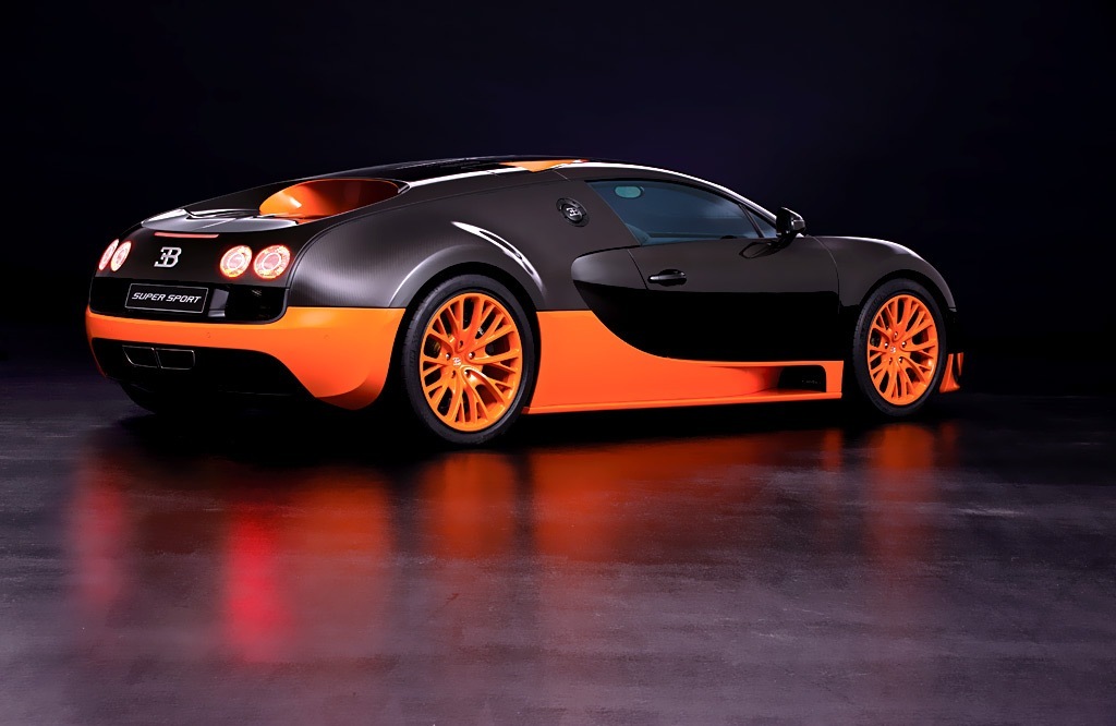 Bugatti официально представил новый Veyron Super Sport. Под его ультра лёгкой обшивкой из углеволокна дышит модифицированный 1200-сильный агрегат с максимальным крутящим моментом в 1 500 Нм, который позволяет развивать максимальную скорость аж до 415 км/ч