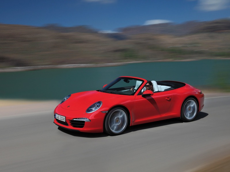 Официальная премьера открытой модификации Porsche 911 состоялась на автосалоне в Детройте