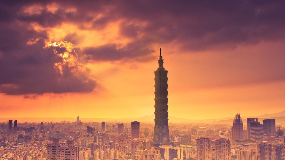 Пламенный закат в Тайбэе, КНР