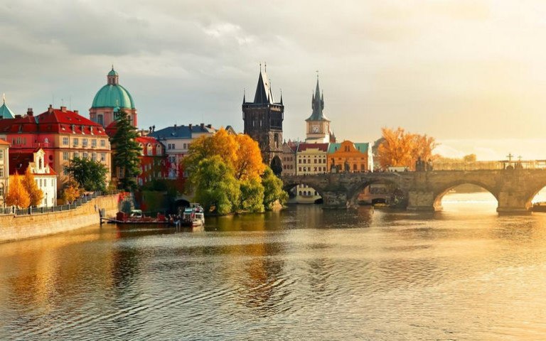 Где-то осень тосклива, но только не в Праге.