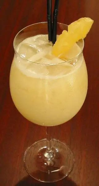 Коктейль Rum Crusta Swizzle