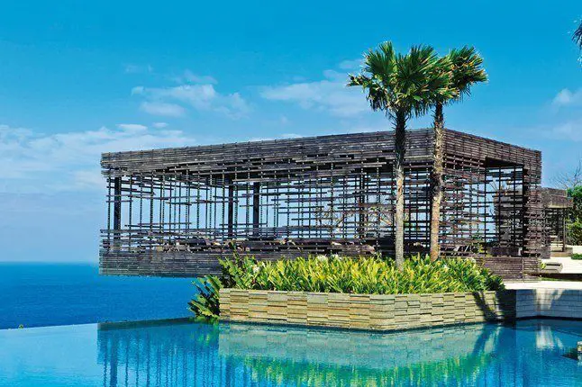 Ресторан отеля Alila Villas Uluwatu на острове Бали, Индонезия