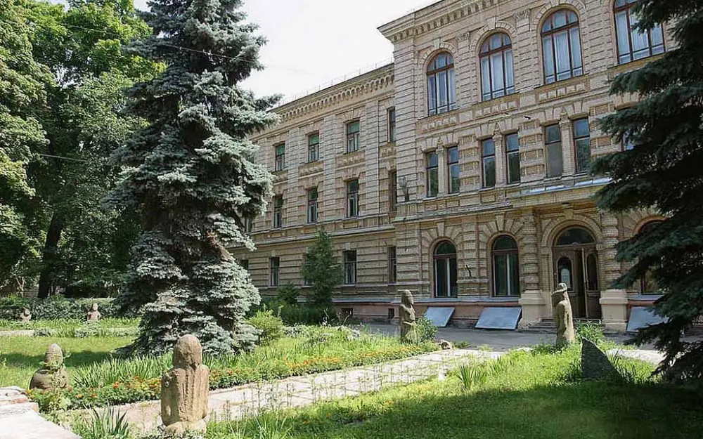 Ул. Тринклера, 8 Бывшее студенческое общежитие 