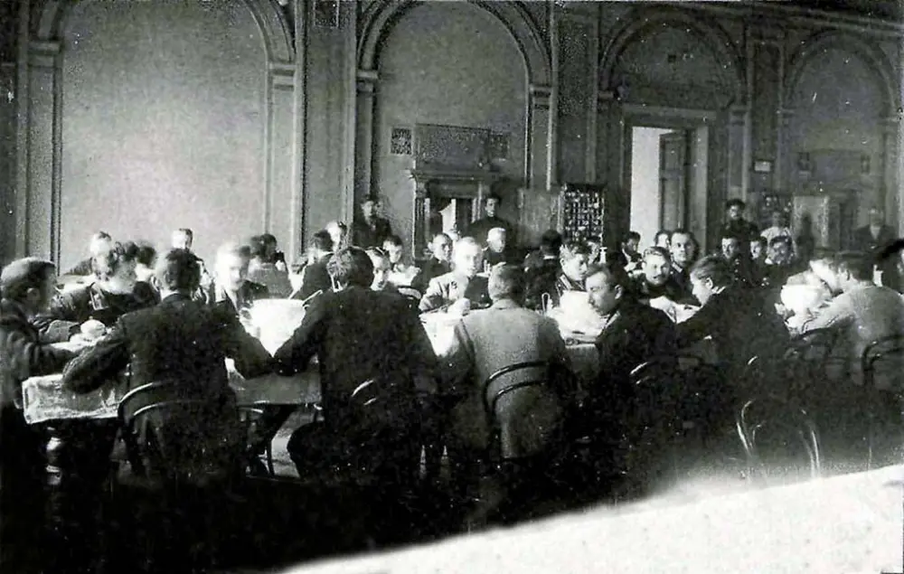 Ул. Тринклера, 8 Бывшее студенческое общежитие 