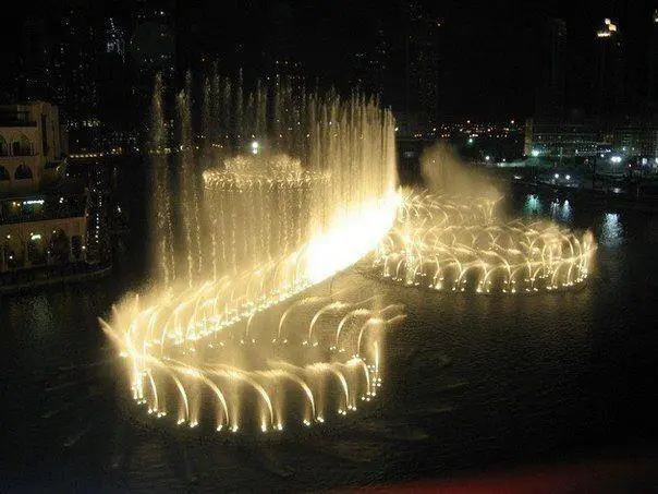 Dubai Fountain - the biggest fountain in the world, a real engineering miracle