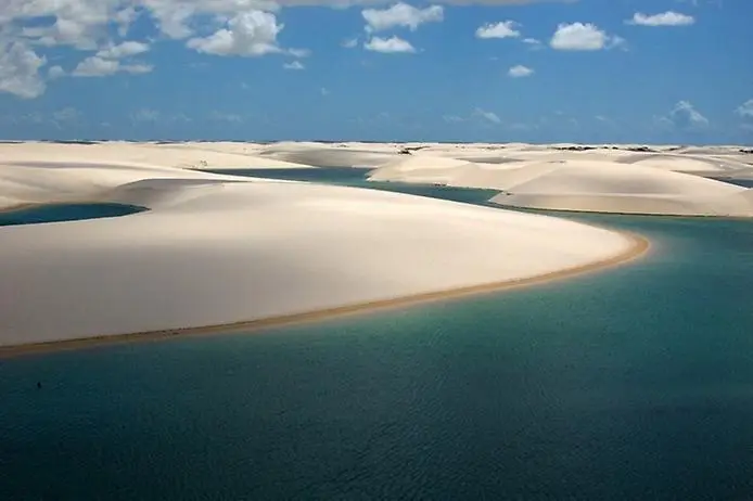 Ленсойc-Мараньенсес (порт. Parque Nacional dos Lençóis Maranhenses)