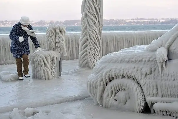 On the icy shore of Lake Geneva, Versua