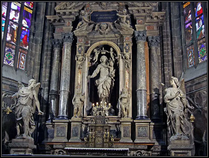 Мила́нский собо́р (итал. Duomo di Milano) — кафедральный собор в Милане, расположен в историческом центре города.