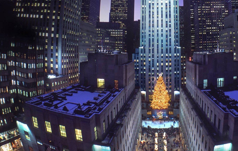 Рождественская елка у Рокфеллеровского центра в Нью-Йорке