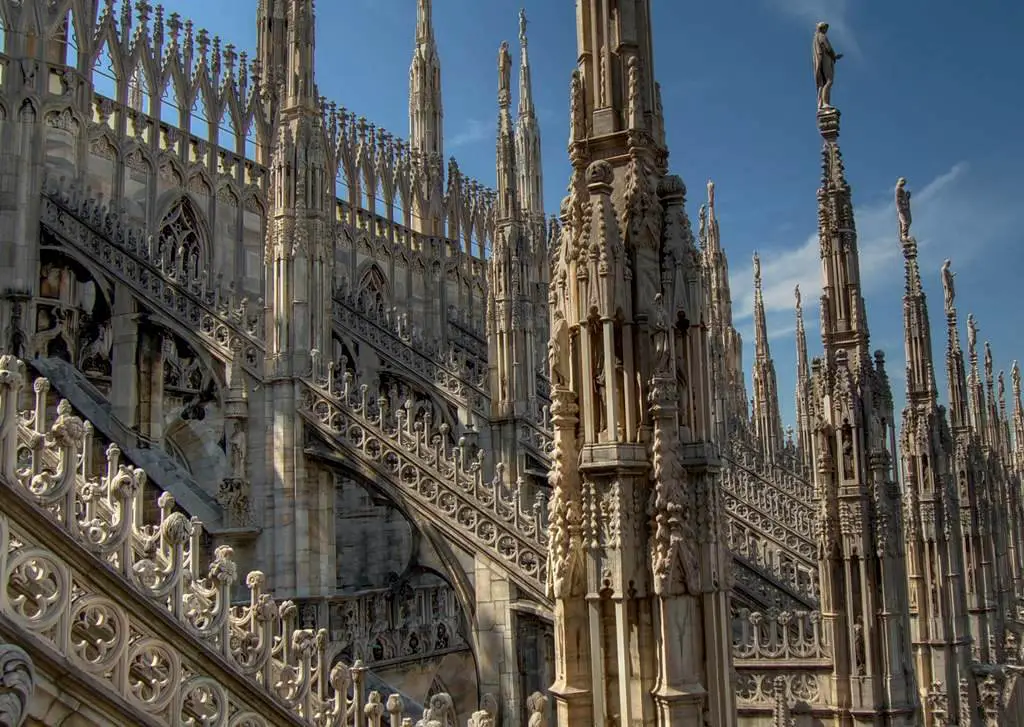 Мила́нский собо́р (итал. Duomo di Milano) — кафедральный собор в Милане, расположен в историческом центре города.
