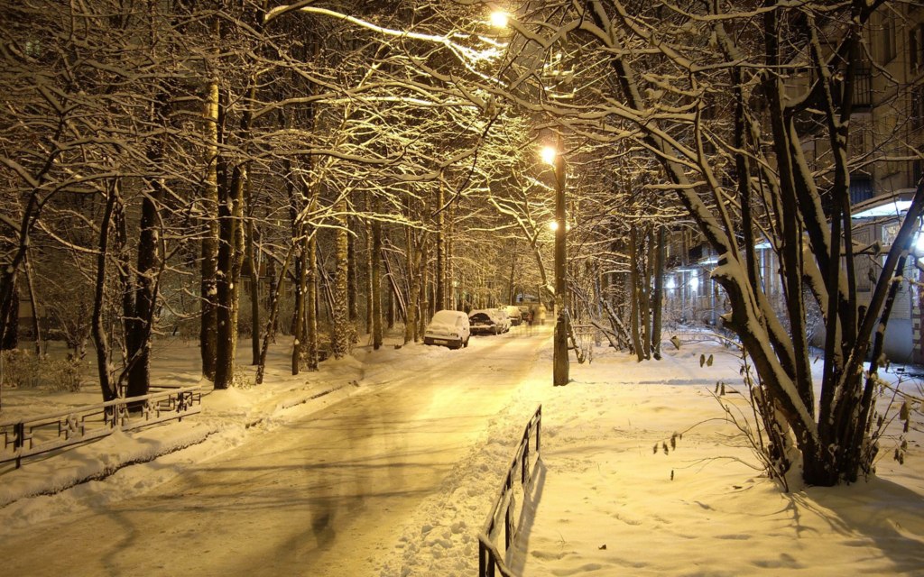 Заснеженый двор, Москва