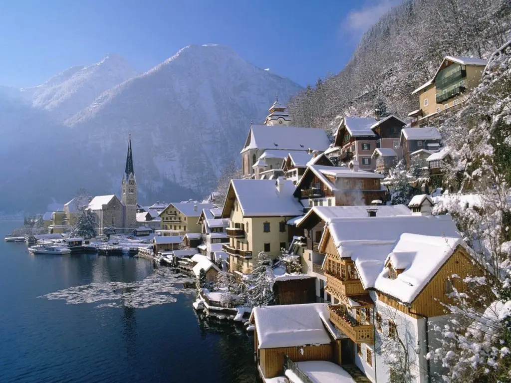 Winter coast of Lake Hallstatter, Hallstatt