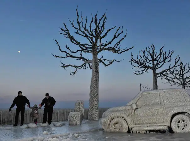 На вкритому кригою березі Женевського озера, Версуа