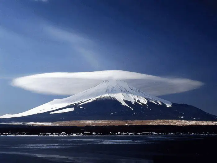 Lenticular cloud over Fujiyama, Honshu Island