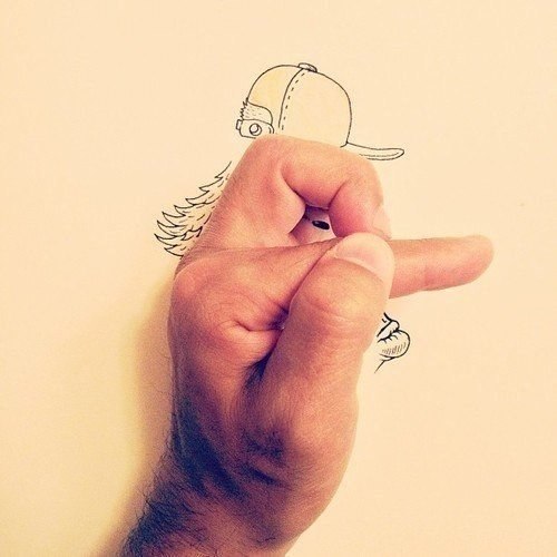 Чикагский художник Алекс Солис создает причудливые снимки, используя свои рисунки, палочки для еды или продукты.