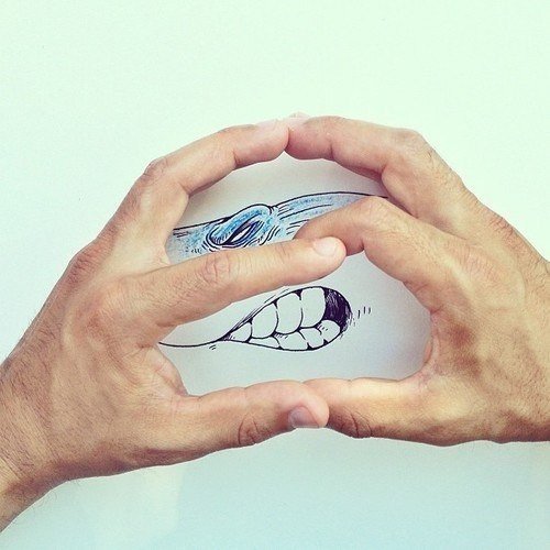 Чикагский художник Алекс Солис создает причудливые снимки, используя свои рисунки, палочки для еды или продукты.