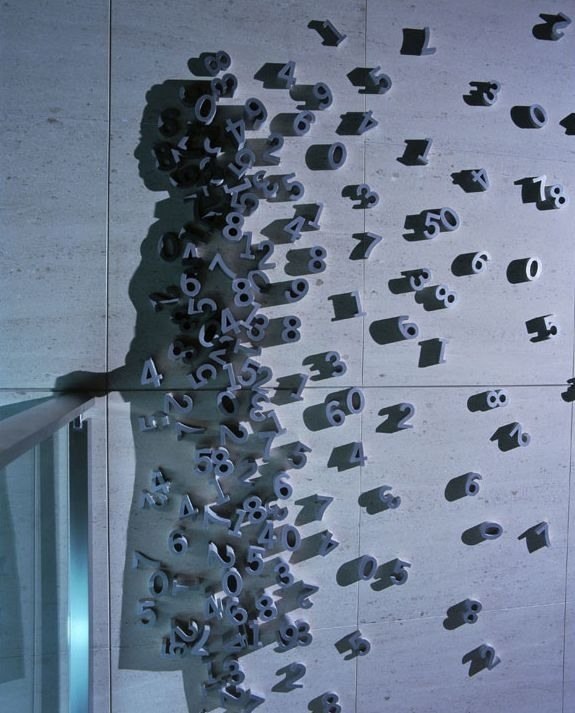 Японская художница Куми Ямашита (Kumi Yamashita) создает необычные визуальные эффекты с помощью простых предметов, особым образом расположенных, и направленного на них под определенным углом света