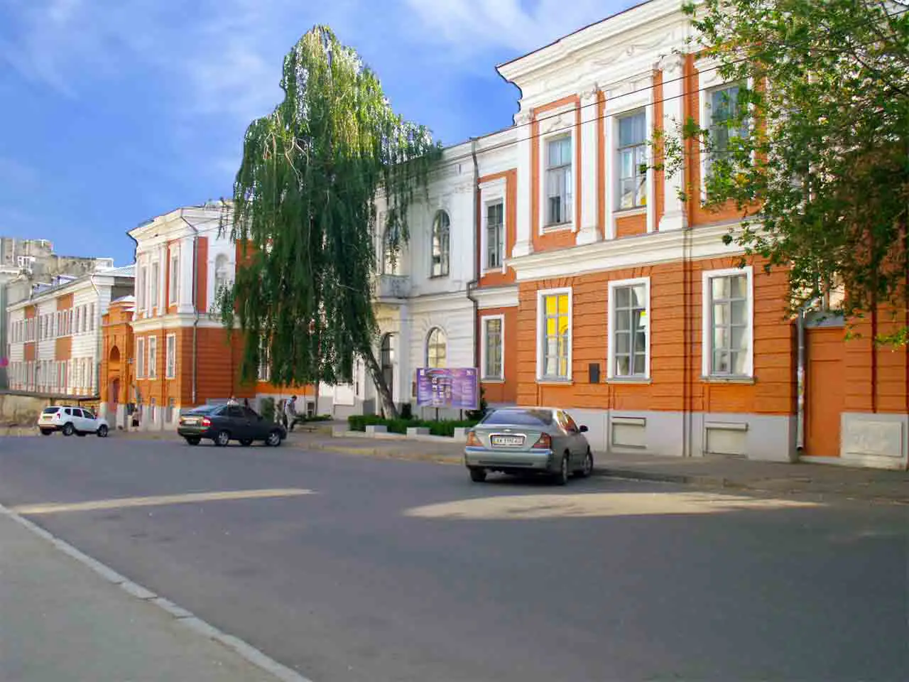 Бывший Губернаторский дворец.