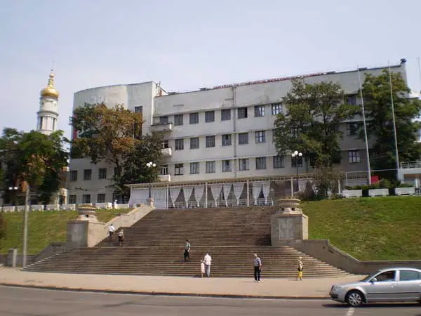Бывший Губернаторский дворец.