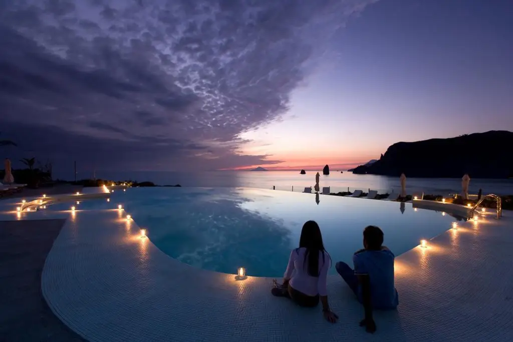 Басейн готелю Therasia Resort, Липарские острова, Італія