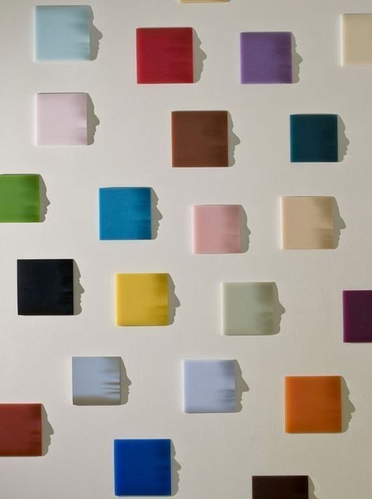 Японская художница Куми Ямашита (Kumi Yamashita) создает необычные визуальные эффекты с помощью простых предметов, особым образом расположенных, и направленного на них под определенным углом света