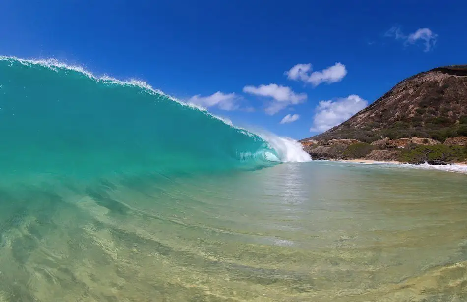Wave on the coast of Oahu, Hawaii, USA