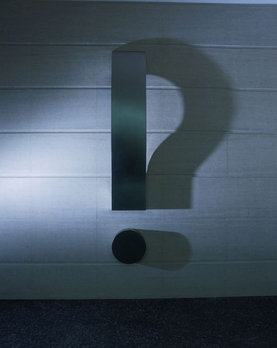 Японская художница Куми Ямашита (Kumi Yamashita) создает необычные визуальные эффекты с помощью простых предметов, особым образом расположенных, и направленного на них под определенным углом света