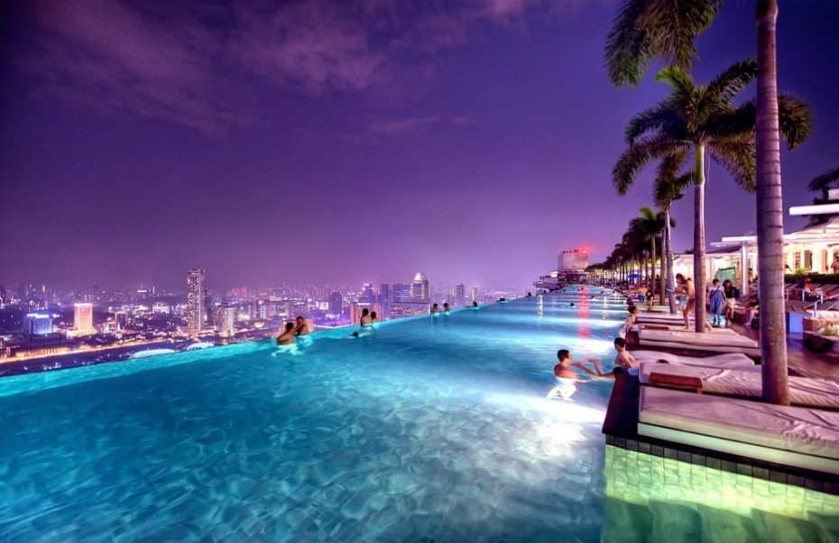Бассейн на крыше отеля Marina Bay Sands, Сингапур