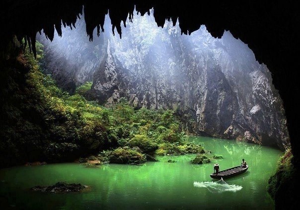 Озеро в пещере, Китай