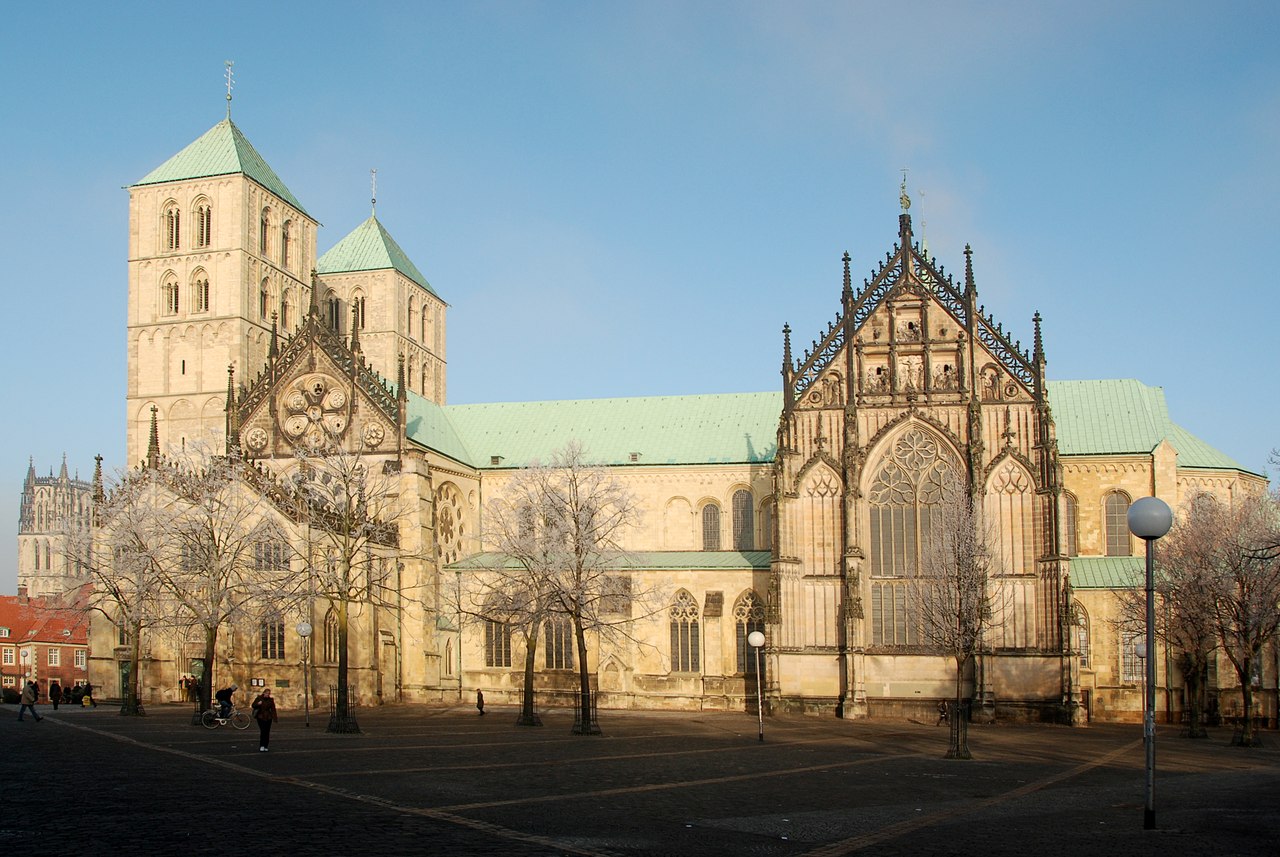 Мюнстерский собор – собор святого Павла (нем. St.-Paulus-Dom) — одно из самых значительных церковных сооружений в Вестфалии, находится на площади Домплац в городе Мюнстере