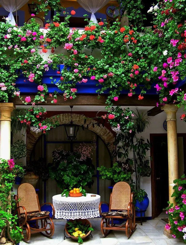 Spain, drowning in flowers