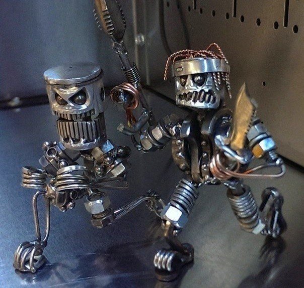 Суровые работы из деталей от мертвых двигателей и металлолома от парня по имени Tyler из компании Tigger Welding. . Восхитительно и чертовки брутально.<br>Вот это искусство, вот это красота