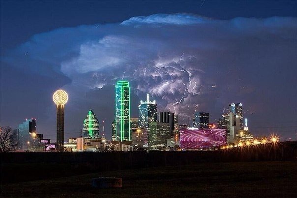 Гроза над Далласом, Техас, США
