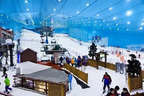 В Дубае находится первый в Азии крытый горнолыжный комплекс Ski Dubai