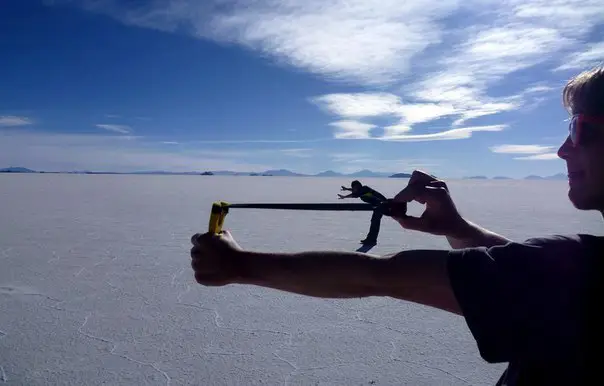 Солончак Уюни (исп. Salar de Uyuni) — высохшее соленое озеро на юге пустынной равнины Альтиплано, Боливия