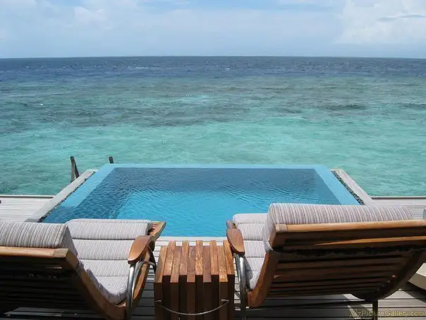 Остров мечты на Мальдивах. Название отеля Huvafen Fushi