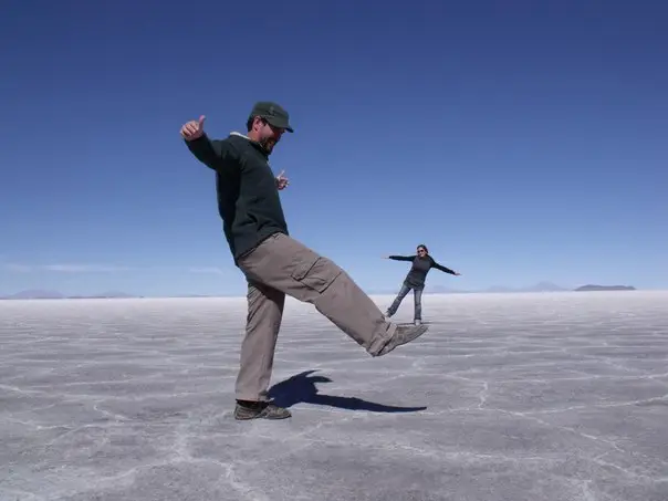 Солончак Уюни (исп. Salar de Uyuni) — высохшее соленое озеро на юге пустынной равнины Альтиплано, Боливия