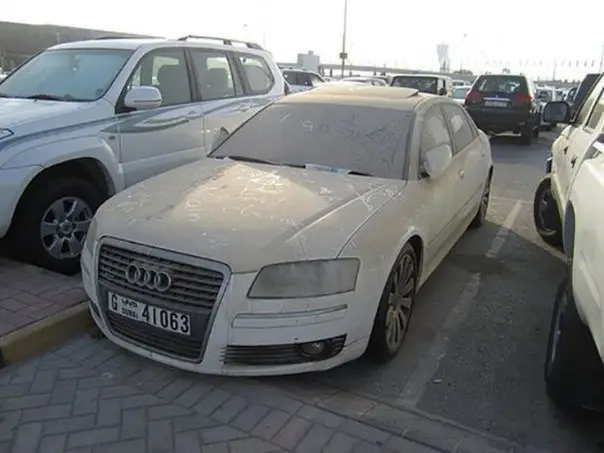 Заброшенные автомобили в Дубае