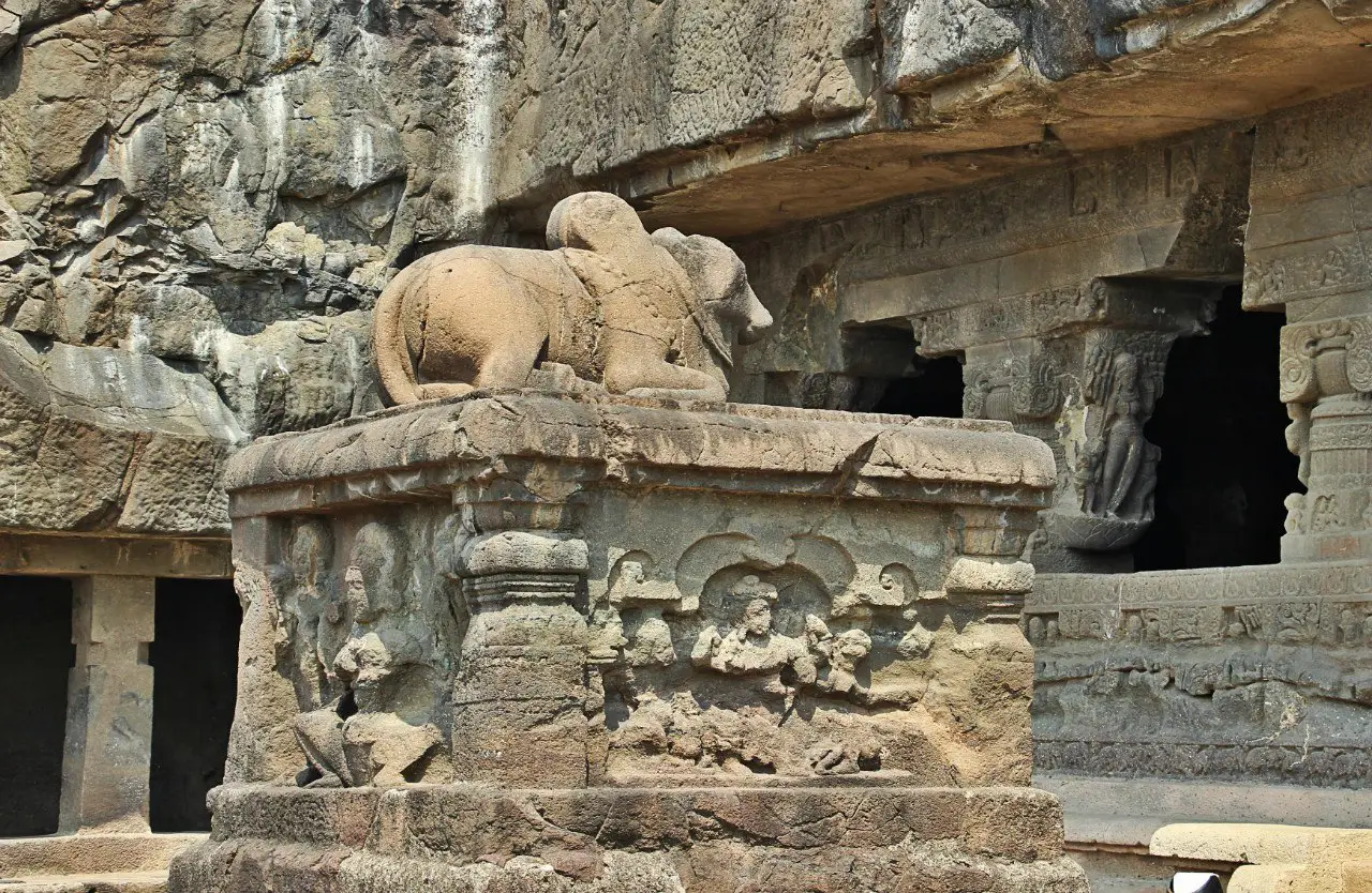 Kailas Temple: the world's largest structure cut down in the rock