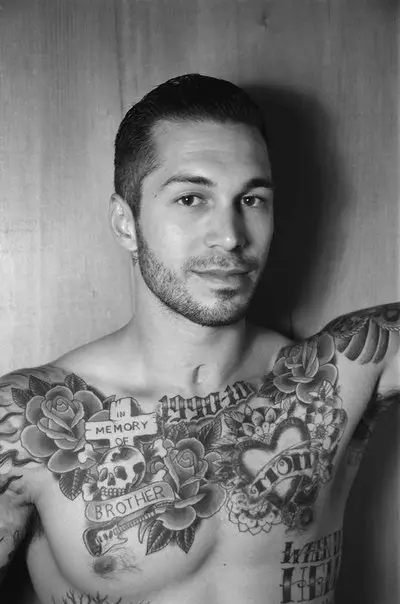 Photo-disabled model, former Marine Alex Minsky