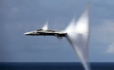 10 photos of airplanes overcoming the sound barrier