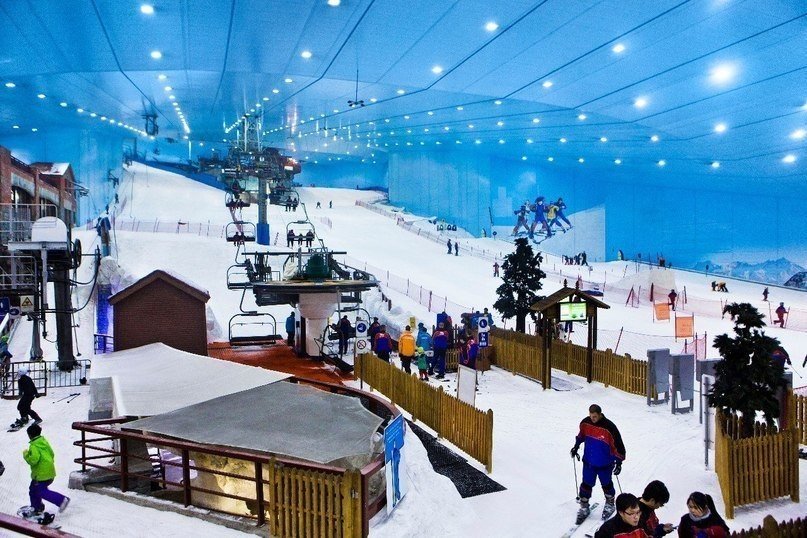 В Дубае находится первый крытый горнолыжный комплекс в Азии Ski Dubai
