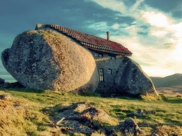 10 самых невероятных зданий современности