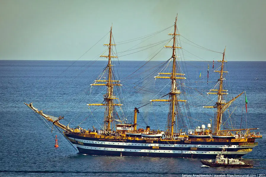 Итальянский парусник Amerigo Vespucci