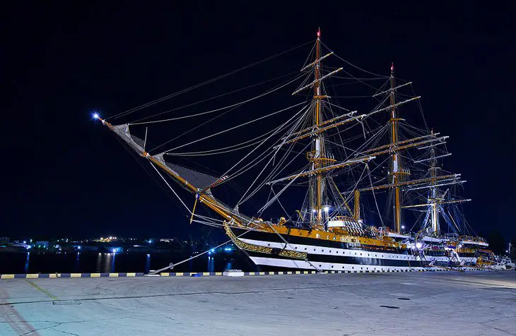 Итальянский парусник Amerigo Vespucci