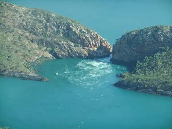 Горизонтальный водопад в бухте Талбот