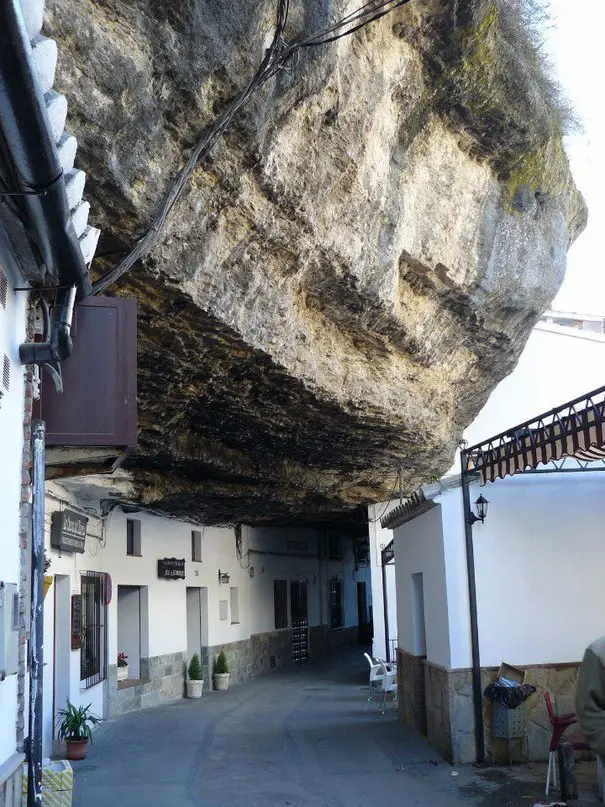 Город под скалой, Setenil de las Bodegas (Испания)